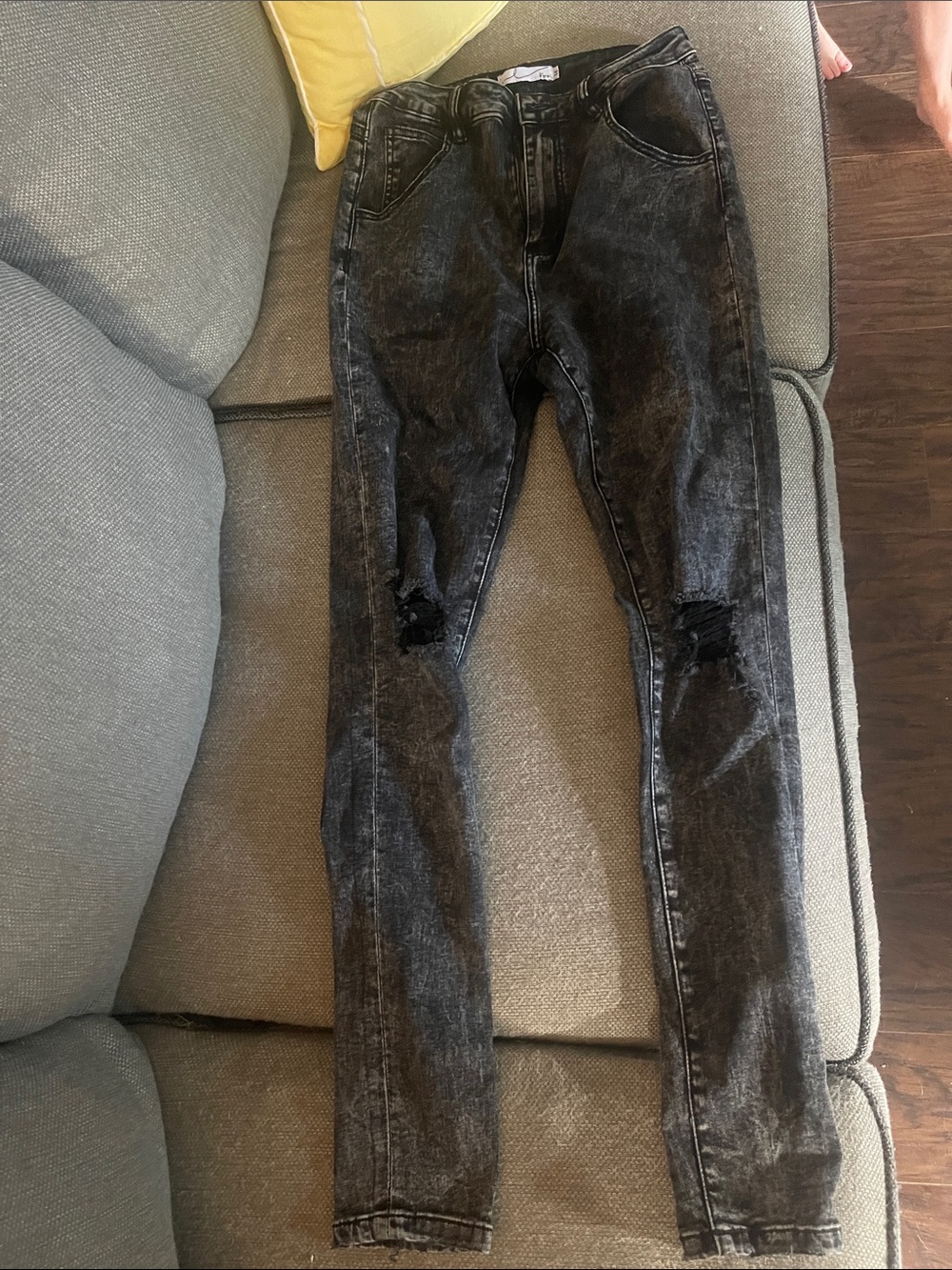 Women's Black Acid-Wash Skinny Jeans with Distressed Knees